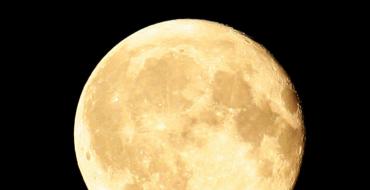 Ученые нашли на луне огромное количество воды